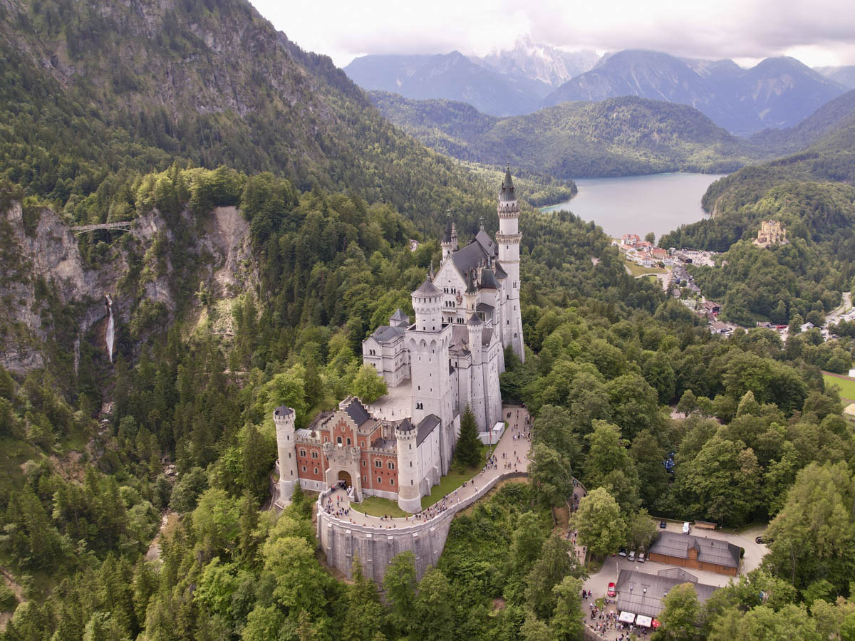 Bild eines Schlosses in der Natur in Bayern